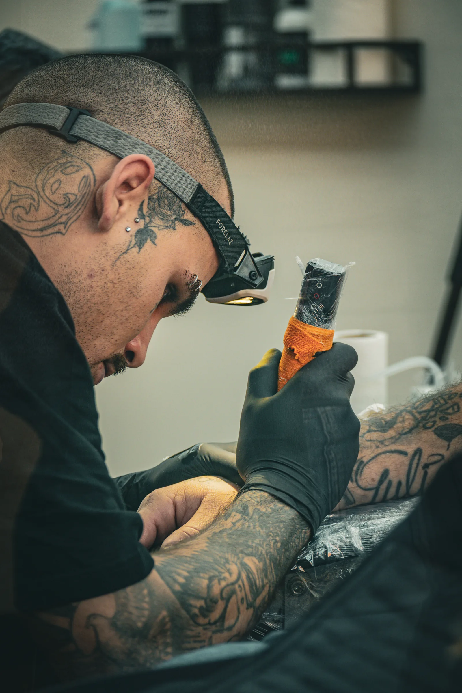 Tätowieren im Profil — Neueröffnung Borderland Tattoo Aachen, Event-Reportage, Foto eoglou media design Aachen