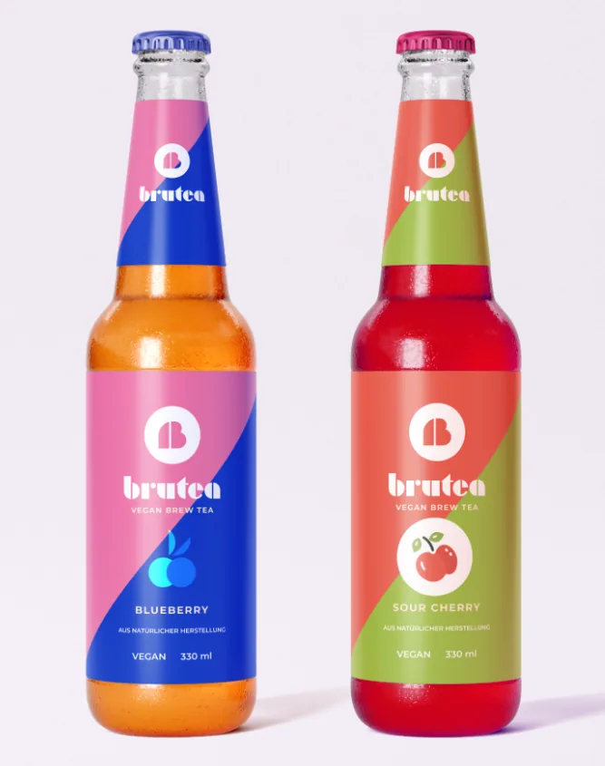 BruTea Iced Tea — drei Sorten-Bottles Final-Mockup mit farbigen Etiketten, Brand & Packaging Design von Emrach aus Aachen