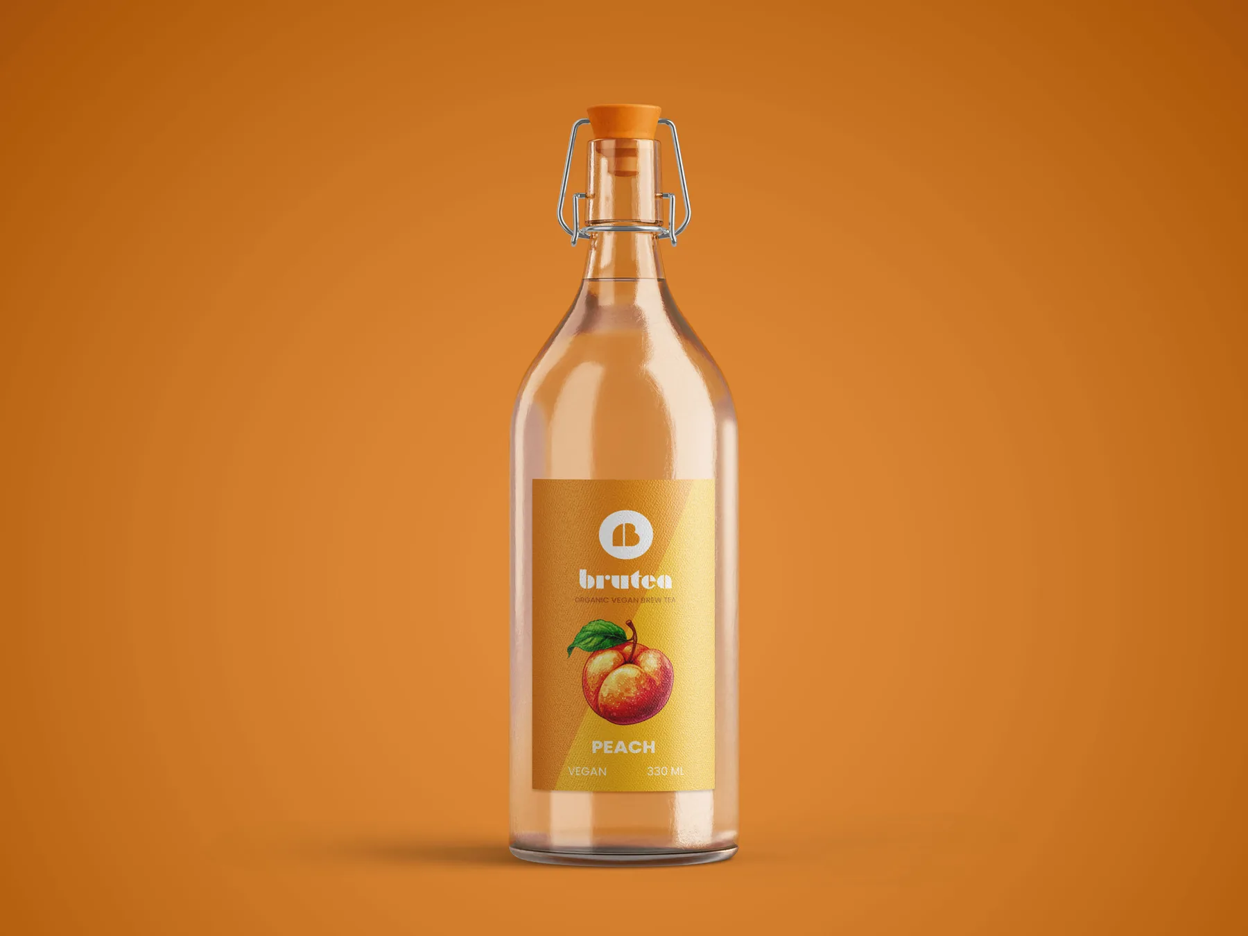 BruTea Aprikosen-Sorte — Glasflasche mit Aprikosen-Etikett auf orangem Hintergrund, Brand & Packaging Design von Emrach aus Aachen