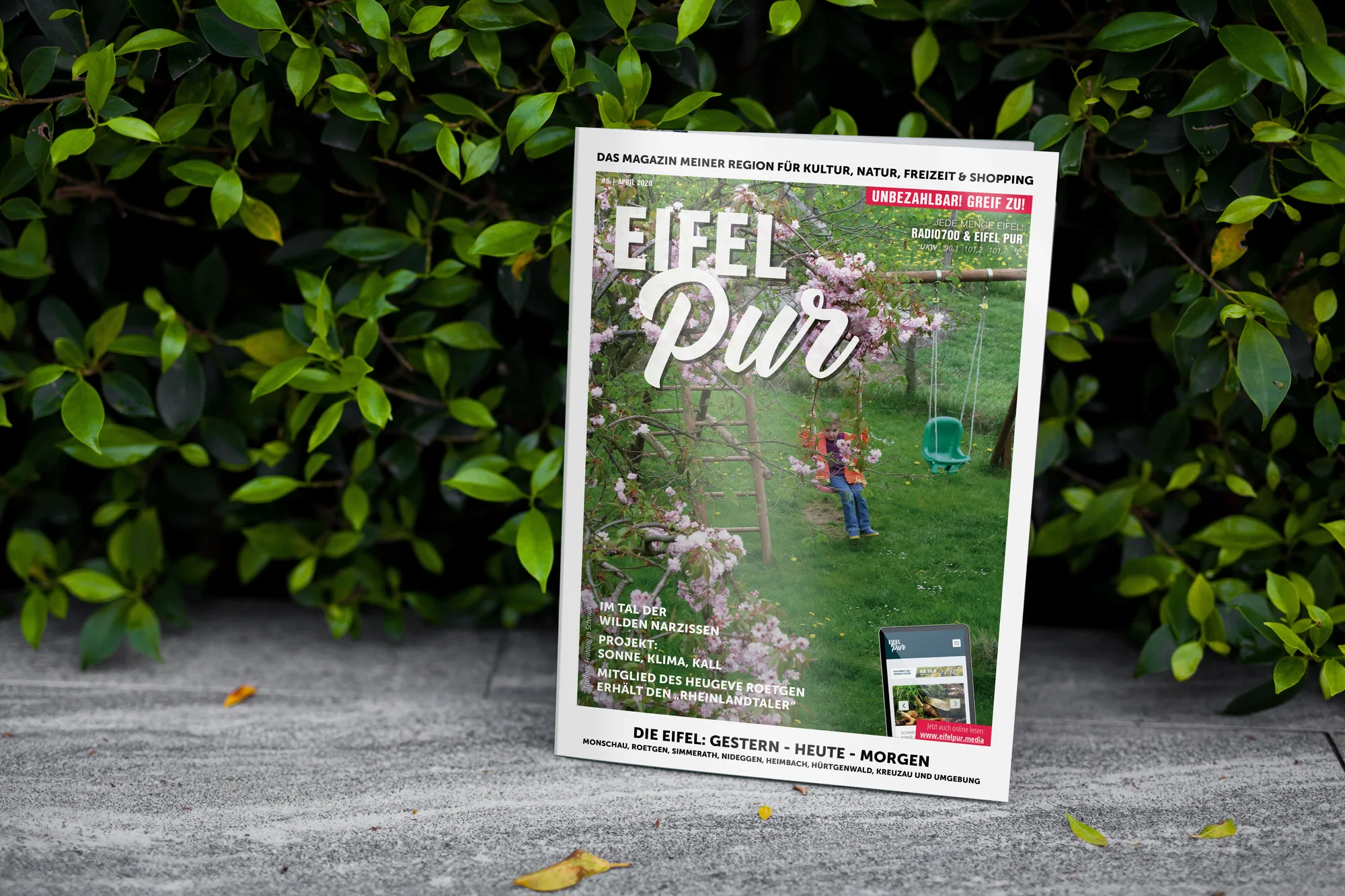 Eifel Pur Ausgabe 6 — Cover-Mockup in der Eifeler Natur, Editorial Design von Emrach aus Aachen