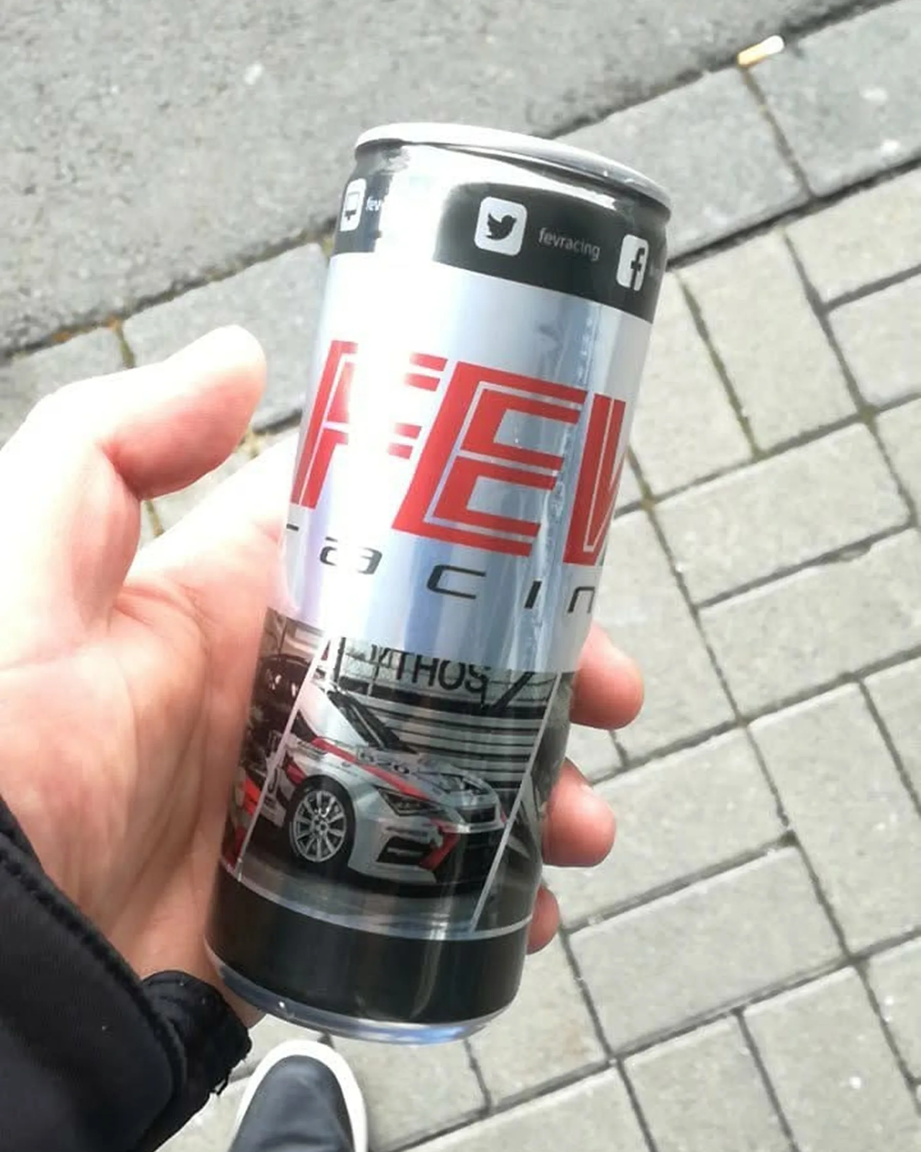Merchandise — eigene FEV-Racing Energy-Drink-Dose — FEV Racing Case von eoglou | media design aus Aachen