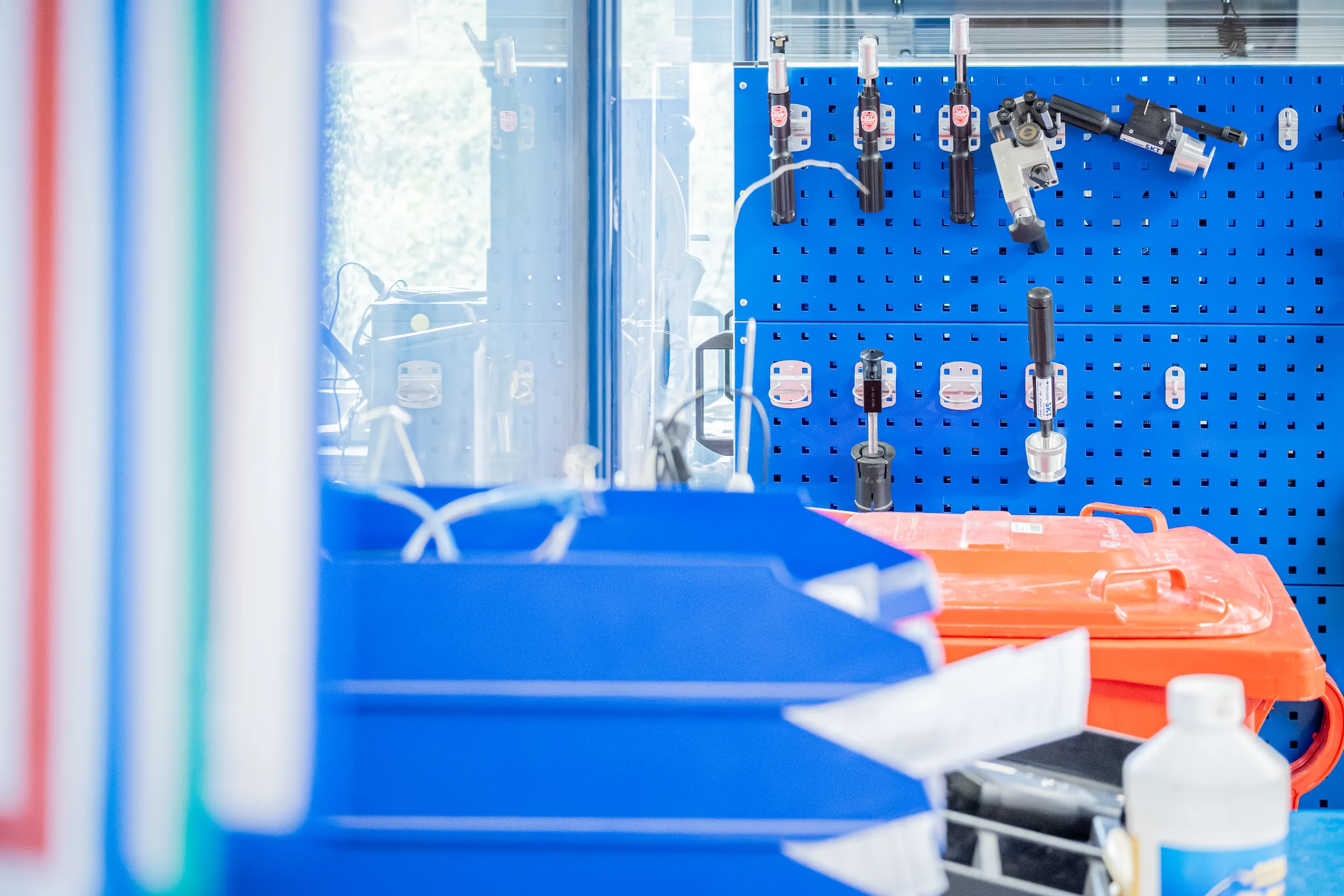 Standbohrmaschine im Schulungs-Maschinenpark — Industriereportage IKV/RWTH Aachen — Kunststofftechnik-Grundlehrgang, Foto eoglou media design Aachen