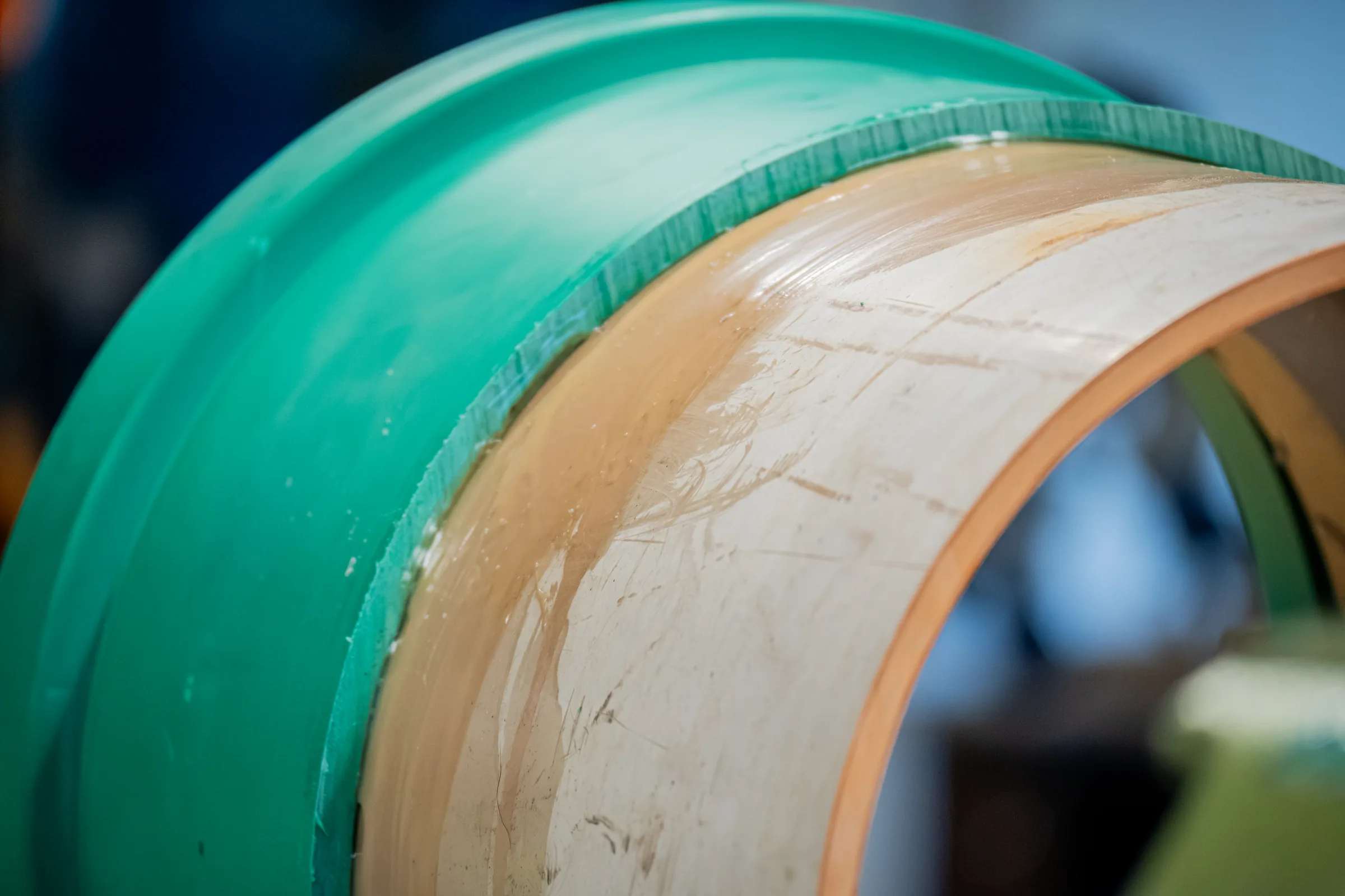 Kunststoff-Werkstück im Bearbeitungsprozess — Industriereportage IKV/RWTH Aachen — Kunststofftechnik-Grundlehrgang, Foto eoglou media design Aachen