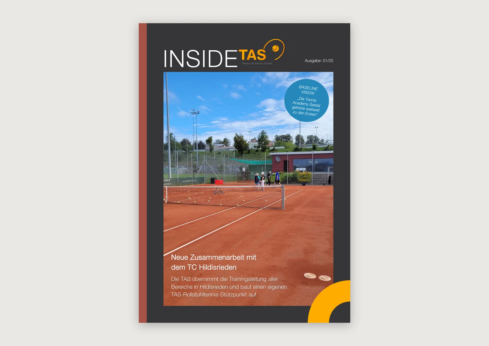 Titelseite des INSIDE-TAS-Magazins mit Tennisplatz-Foto und Coverstory zur Zusammenarbeit mit dem TC Hildisrieden — Editorial Design von Emrach aus Aachen