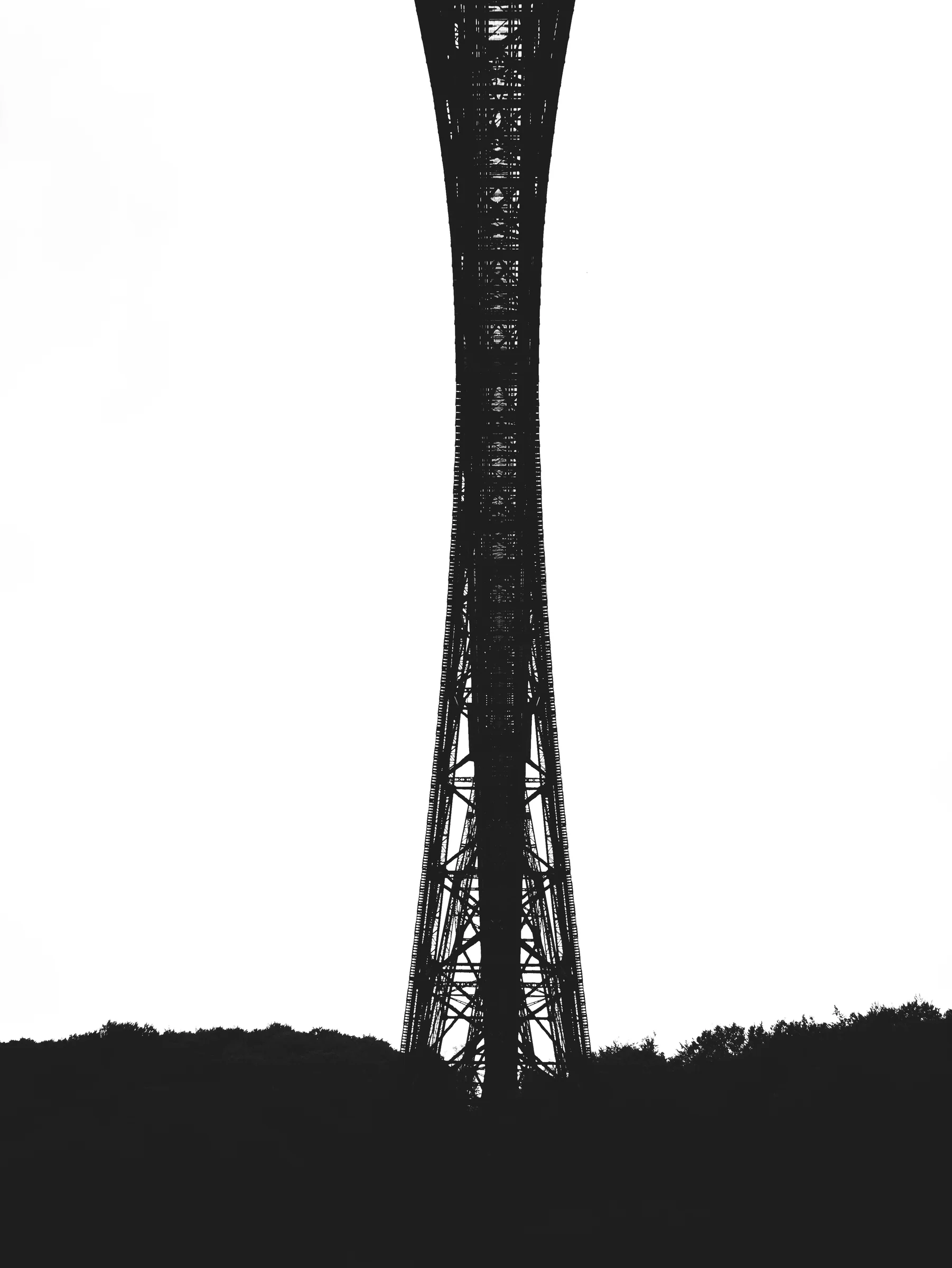 Pfeiler-Detail Hochformat — Variante, Schwarzweiß-Architekturfotografie von Emrach aus Aachen