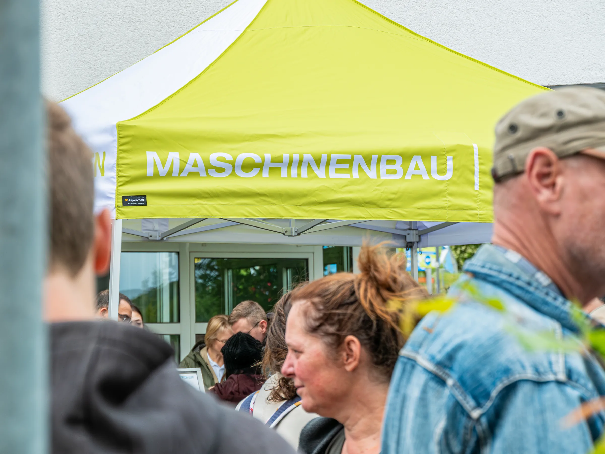 Am Eingang beim Tag des Maschinenbaus 2025 an der RWTH Aachen — Event- und Reportagefotografie, Foto eoglou media design Aachen
