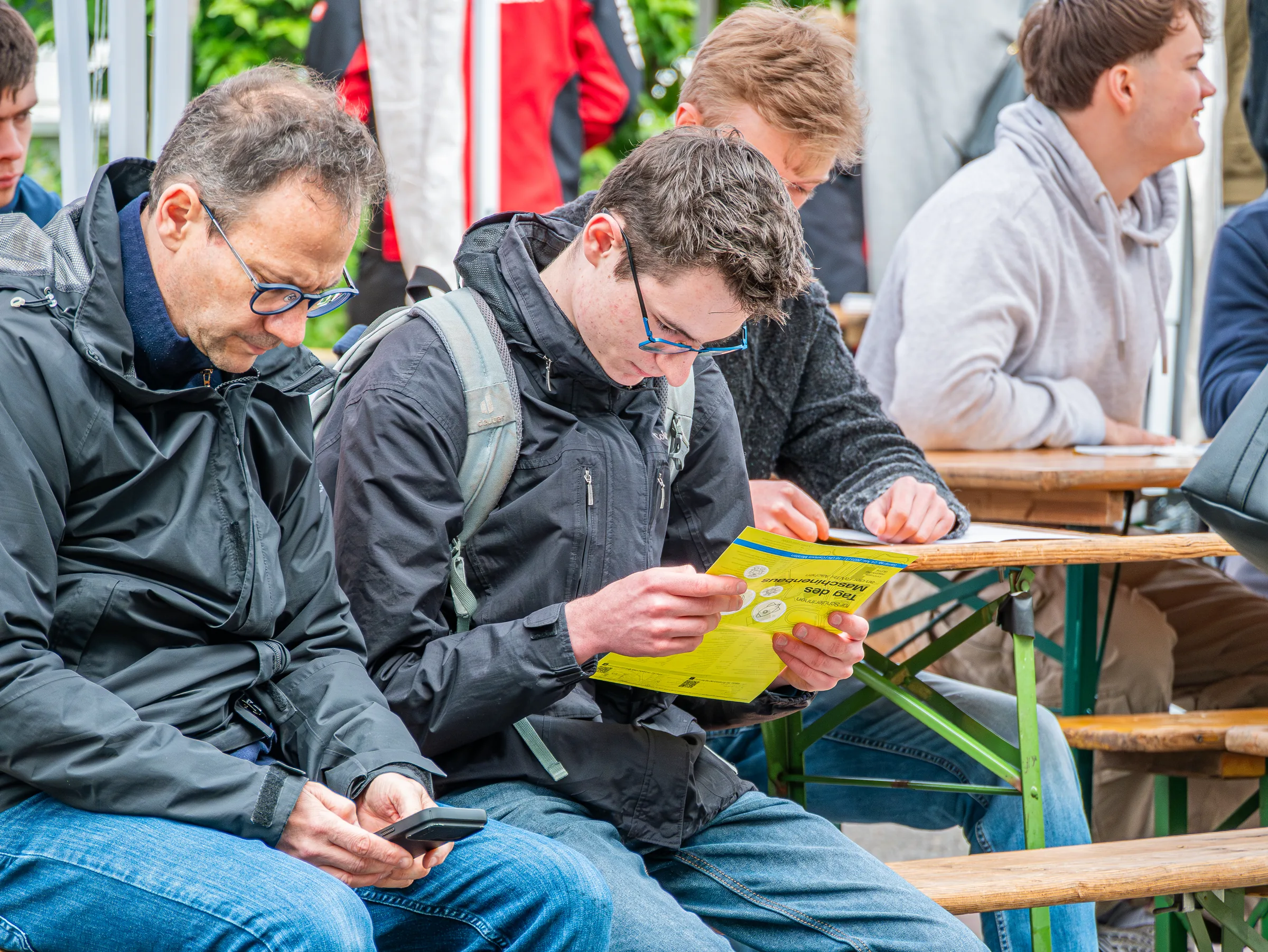 Zwischen den Ständen beim Tag des Maschinenbaus 2025 an der RWTH Aachen — Event- und Reportagefotografie, Foto eoglou media design Aachen