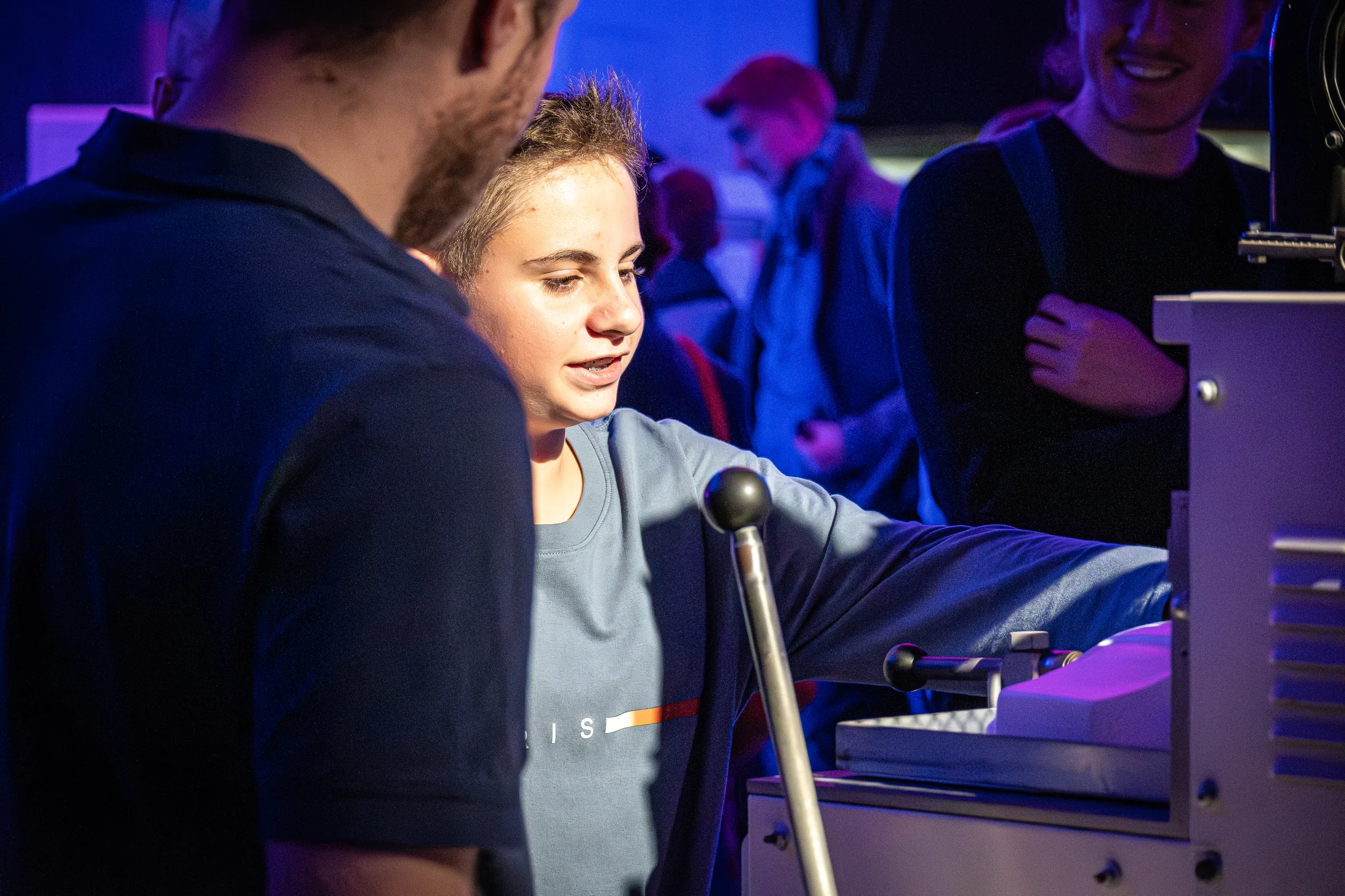 An der Maschine bei der RWTH-Wissenschaftsnacht 2025 in Aachen — Event- und Reportagefotografie, Foto eoglou media design Aachen