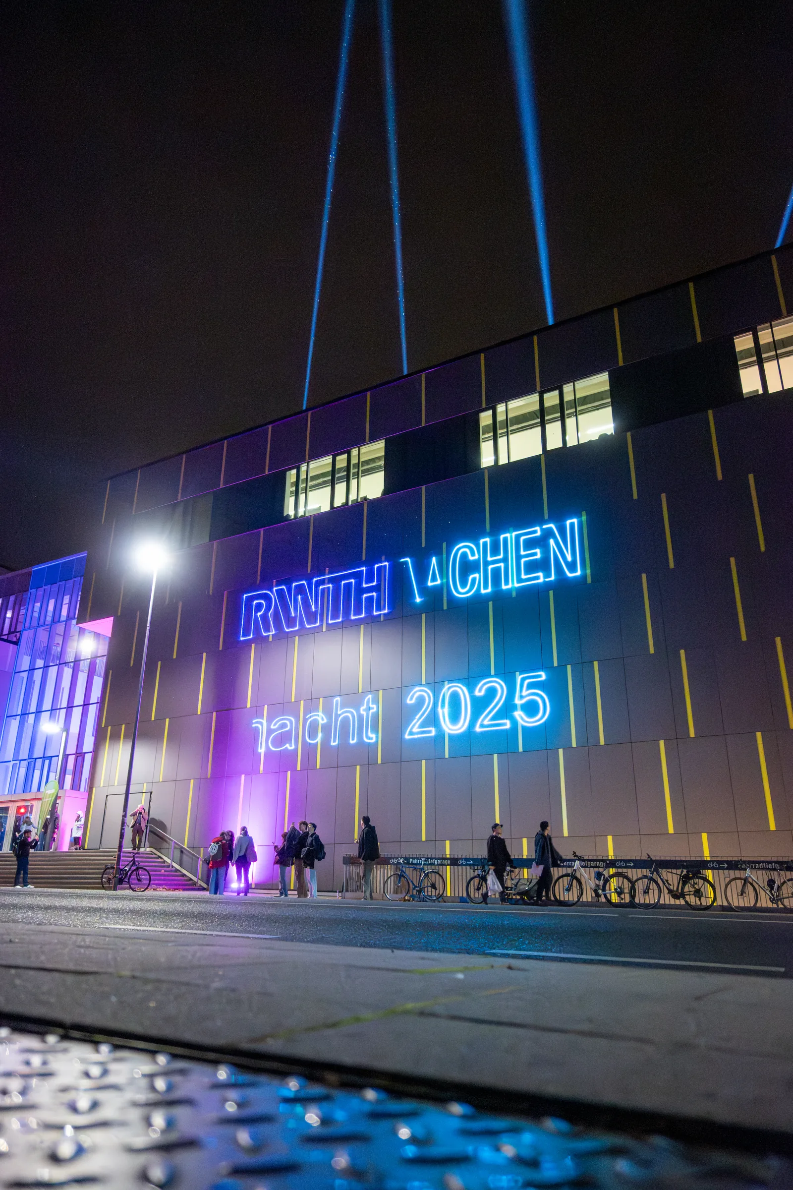 Campus bei Nacht bei der RWTH-Wissenschaftsnacht 2025 in Aachen — Event- und Reportagefotografie, Foto eoglou media design Aachen