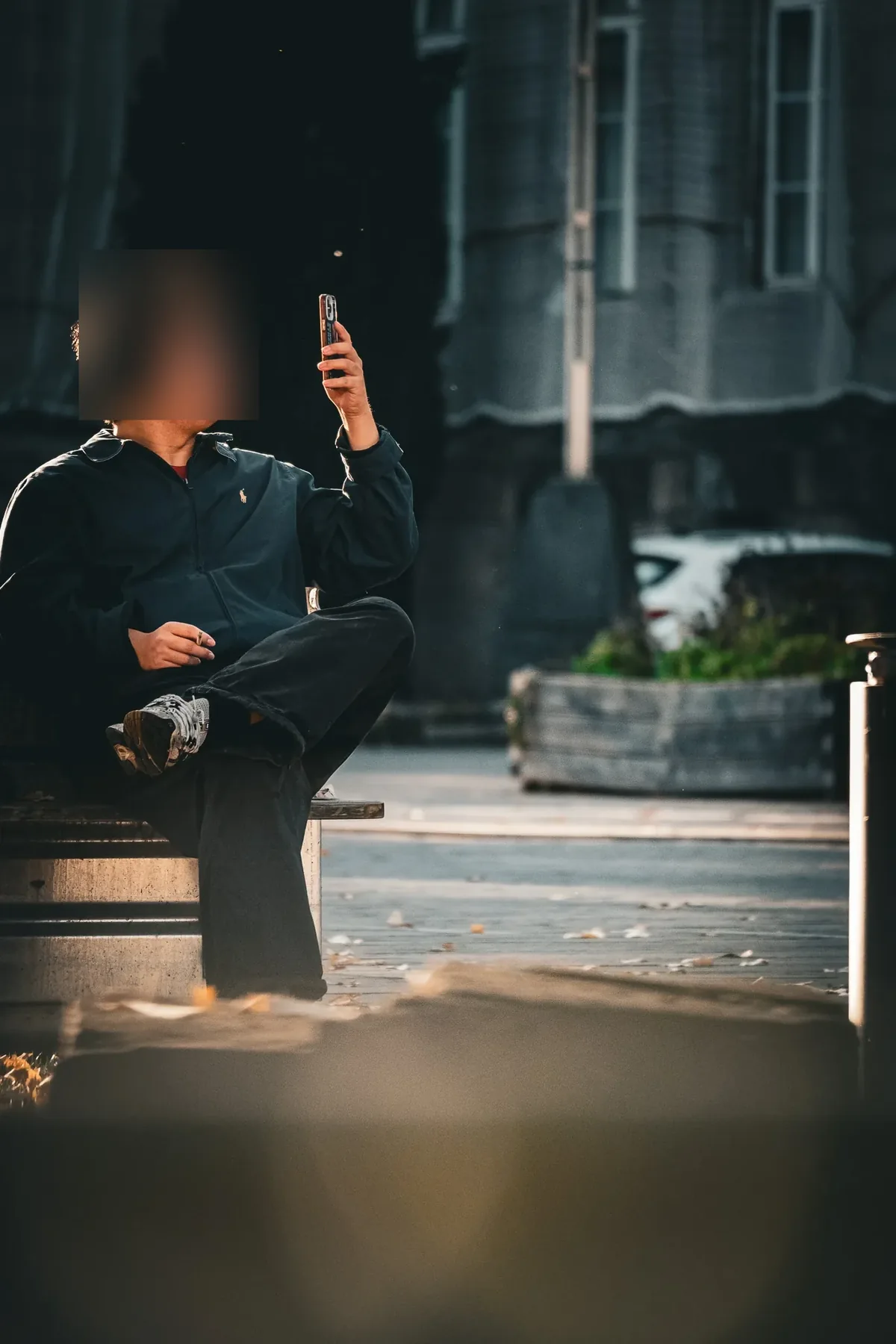 Street-Photography Aachen — Bank-Szene, dokumentarisch mit Nikon Z50 II, Herbst 2025, von Emrach aus Aachen
