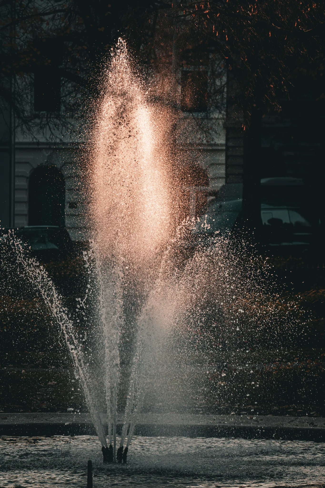 Street-Photography Aachen — Brunnen-Fontäne, dokumentarisch mit Nikon Z50 II, Herbst 2025, von Emrach aus Aachen